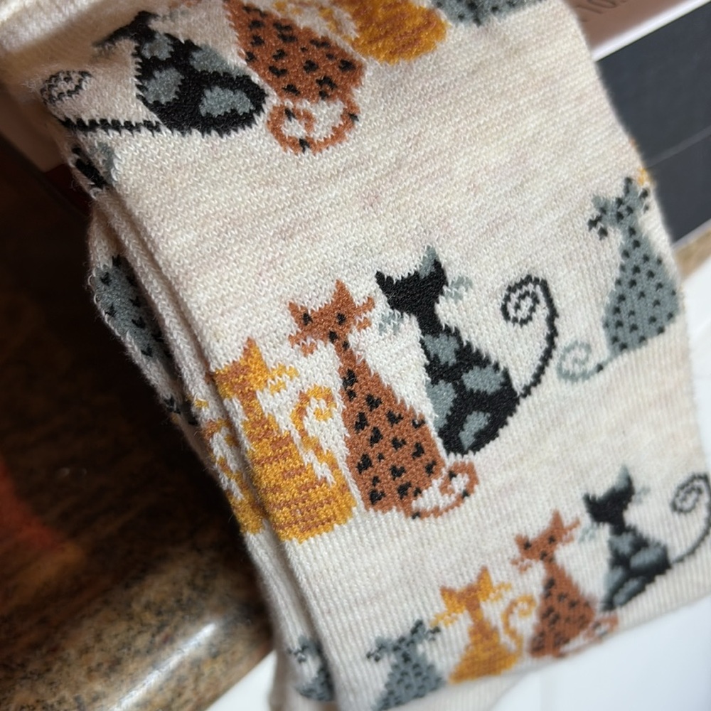 K. Bell Cat Patterned Socks - Picture 7 of 8
